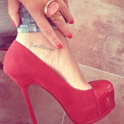 beautifulshoes:  https://beautifulshoes.tumblr.com/