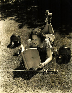 plaisirdelire:  Olivia De Havilland, 1935. 