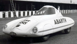 carsthatnevermadeit:  Fiat Abarth â€˜500 Recordâ€™, 1958. One of a series of record cars designed by Pininfarina and powered by Abarth-modified Fiat engines which broke speed and endurance records at Monza