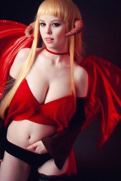 hotcosplaychicks:  Succubus by Disharmonica Check out http://hotcosplaychicks.tumblr.com for more awesome cosplay