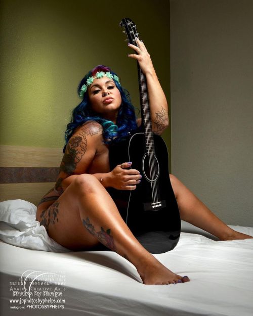 #throwback with DMT Sweet Poison who  is a curvy,pierced and tattooed model. She&rsquo;s hardly &ldquo;the girl next door&rdquo; type. But don&rsquo;t judge a book by its cover! This tough as nails gal is a softee deep down inside.  With Beauty,brains