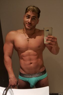 sprinkledpeen:  Henry Licett’s bathroom bulge selfies Click here to see more of Henry’s amazing monster bulge/cock.  