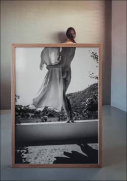 msjanssen: vikikollerova:   framed self-portrait within a self-portrait       (via TumbleOn)