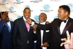 aintnojigga:  aintnojigga:  “Can’t lie, they had Muhammad Hovi on the ropes” Muhammad Ali boxes out Jay-Z, as Wesley Snipes and Butch Lewis watch on. 2004.   R.I.P. to the legend Ali.