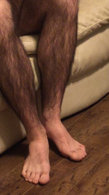 alanh-me:  174k+ follow all things gay, naturist and “eye catching”     Sexy furry legs!