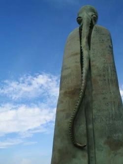 stealth-healer:  maemich-blog:  This is an actual real statute on Mexico Puerto Vallarta amazing and real.   Cthulhu is pleased