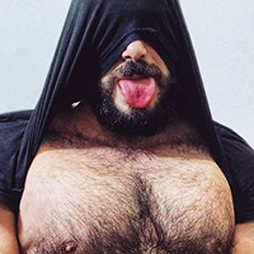 bigboyuptwn:averagedudenextdoor:nr326:I always love dudes willing to go shirtless despite their extra furry chest or slight manboobs. It&rsquo;s all about the #confidenceWoof!