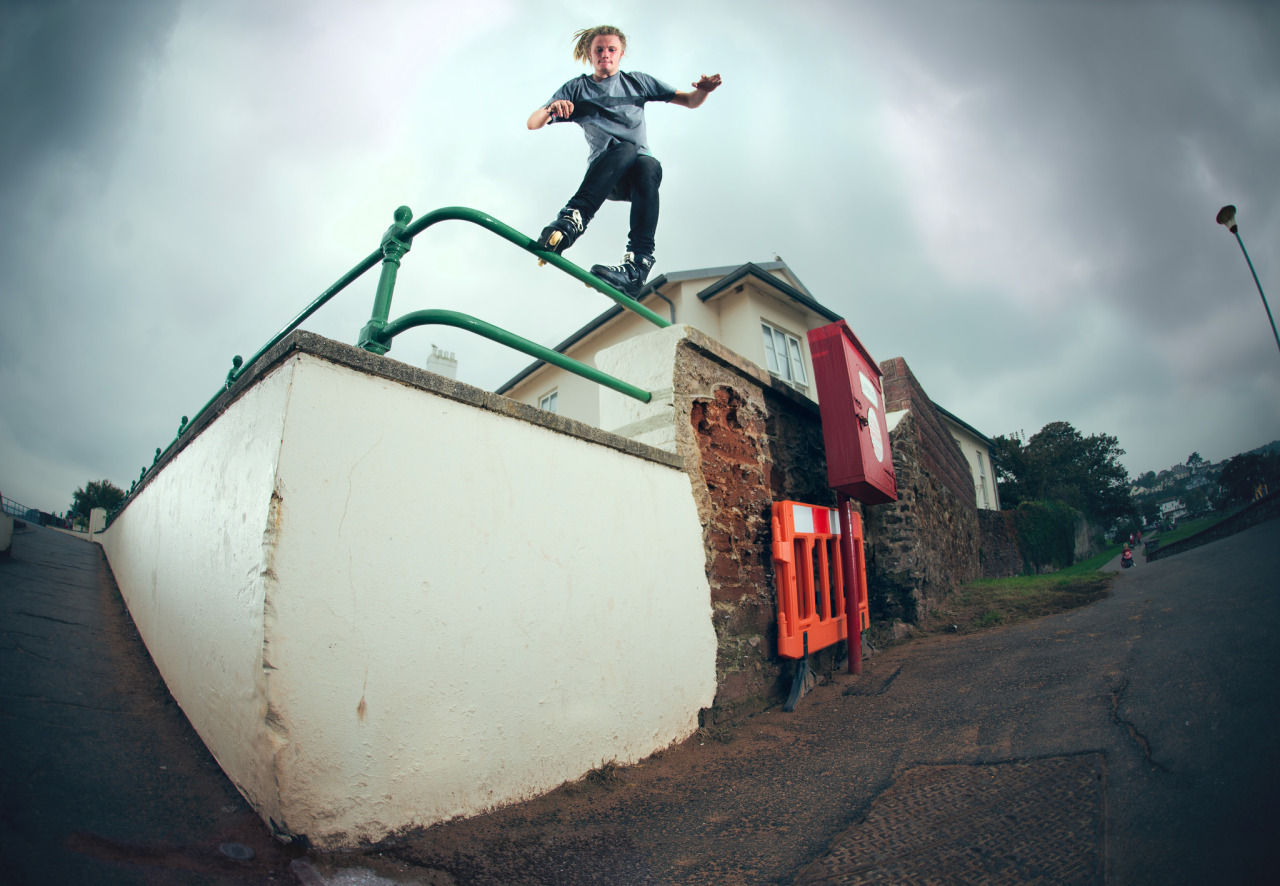 Photo Journal | Cheeky wall roll to Topsoul in Paignton by Charles Turner.  Lens : Sam Cooper