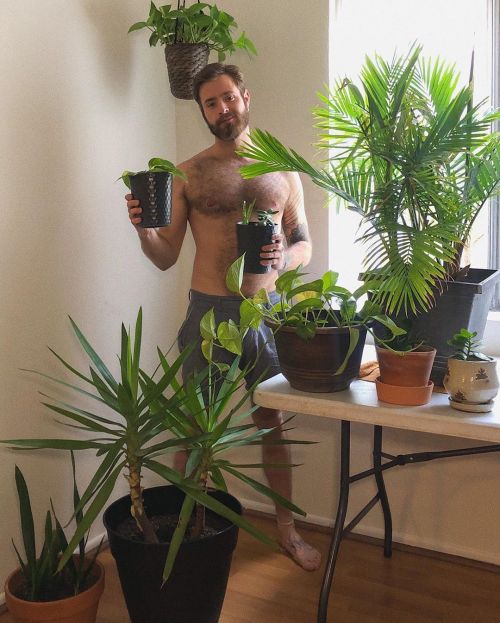 belly-rubs: belly-rubs:  3 months on the west coast &amp; plant dad is slowly makin’ a come back. #boyswithplants (at Van Nuys, California)https://www.instagram.com/p/B7uMj09B1TQ/?igshid=1149f8zuiuvmd   follow me on the gram for some more pics, if you