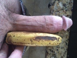 hazzan34:  jackdeschlong:  Jack Deschlong: My cock compared to a banana. Which do you want in your mouth?  Would Love that big nice cock in my mouth!