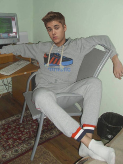 vlord76:Still cleaning up the Vault. Here’s JB in white ankle socks which I did a real long time ago (as you will notice if you remember when the Biebs had this hairstyle ;-))