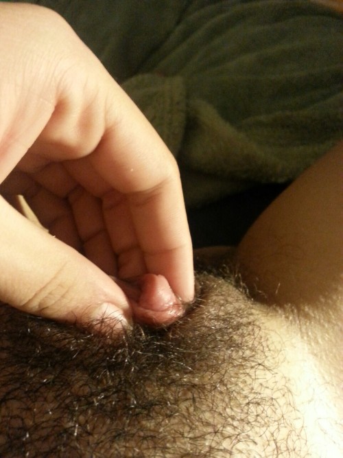 Long sex pictures Black clit rub 10, Hairy porn pictures on carfuck.nakedgirlfuck.com