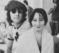 george-harrison-marwa-blues:  Julian Lennon with dad, John during John’s ‘Lost Weekend’  Sending love and support to Julian on his 52nd birthday. ♥ ❤ ♥