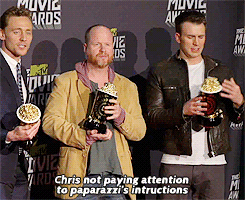 almaindomita:  How not to love Chris? hahahahahahaha  Chris being rude and funny at the same time. I DO love him. 