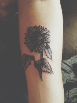 godsfake:  my tattoo i got in memory of my late grandmother who passed in 2002, she loved sunflowers and collected anything related to them. I love and miss her a lot 
