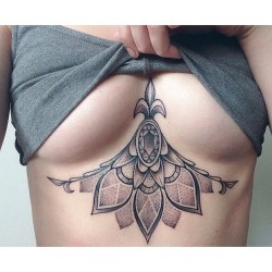 drawings-on-bodies:  Tattoo blog
