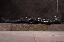 3-holes-2-tits:   Speaking about dehumanization and old Insex scenes. Here’s one that hits right on target. Completely sealed in latex, no face, not even a possibility to see. The inflated hood dampens a lot of the sound around, the latex catsuit changes