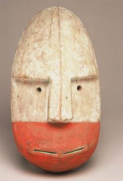 anne-sophie-tschiegg:  Masque Shugishat (grand masque qui était censé venir de la mer), Archipel de Kodiak, Alaska, collecté en 1871/2 par Alphonse Pinart (1852-1911)