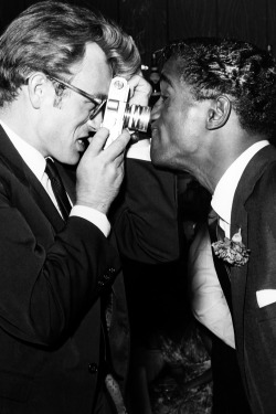 normasjeanes:  James Dean and Sammy Davis Jr, 1955. 