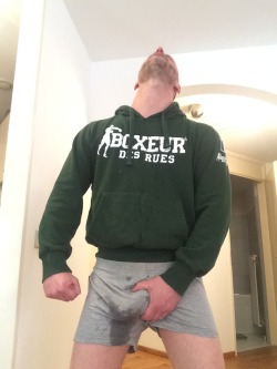 beuker71:  A real man:- cumstains on his sweater- Big hands- Huge bulge- massive piss stain in the ol gray boxer shorts  HOT huge bulge and piss stand