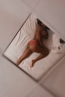 chocolategoddessxxx:Love this ceiling mirror xx (PM me about my private snap )