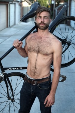 otterhunter:  bikerackto:  Nate #BikeRackTO   Fancy a ride?