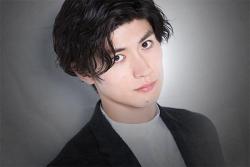 Comic Natalie has posted the first in a series of interviews with those involved in the Shingeki no Kyojin live action films as well as new screenshots of moments within the film! First up is Miura Haruma (Eren), who discusses various topics regarding
