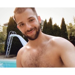 tonycarlson93:All smiles for a day in the sun ☀️. . . . . #Sunny #Smiles #Me #Pool #MemorialDay #Happy #Outside #Warm #Monday #DayOff