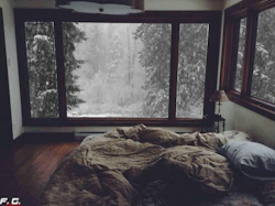 yogawithmayon:  vintage-oblivion:  sprinkleofglitr:  I want to be heeerreeeee.  i love the snow so much   OMG I feel so much this picture