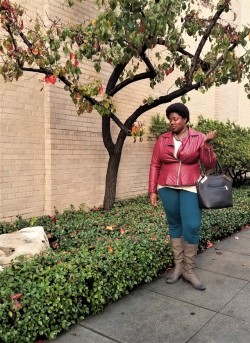 carelessincali: Curvy Queen V, 24, See my Blog at: curvyqeenv.blogspot.com And on IG: @thecurvyqueenv #curvyqueenv Outfit Details: Jacket- Forever21, Leggings/Shirt- Torrid, Boots- JustFab #PlusFashion, #Curvyfashion #OOTD 