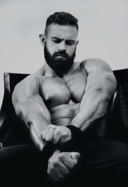 muscles-and-ink:  Konstantin Kamynin aka Kirill Dowidoff