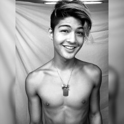 willyoulovemeh:  I thought I looked young in this picture.   #willyoulovemeh #boys #guys #guyshair #men #menshair #Filipino #asian  Looking good to me.