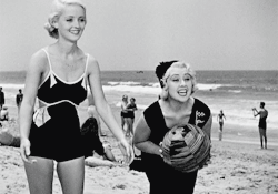 gingerrogerss:  Bette Davis and Joan Blondell play ball at the beach in Three on a Match (1932)   
