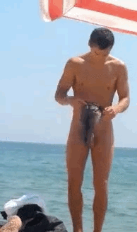 notdbd:Spanish politician Albert Rivera Diaz posed nude for a campaign poster  in 2006. Someone has discovered that he’s gotten nude on the beach as  well. Finally, a politician with nothing to hide. 