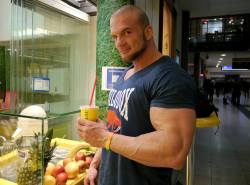 gymratskip:  londonboy45:“I order fruit drinks to help my friend’s juice shop.  Everyone thinks they’ll look like this if they drink them.”“Yes, they do, don’t they?”I totally agree with you londonboy45.”  “Muscle mags feature roided