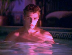 fancymen:  hittings:  &ldquo;How can someone so charming be so manipulative?&rdquo; ― Cruel Intentions (1999) dir. Roger Kumble  Love this movie
