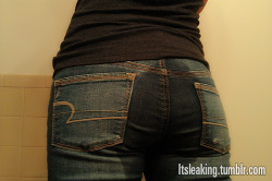 itsleaking:peeing big time in my jeans! feels good :D