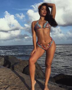 vixenjade:  The golden hour 🌴🌞 bikini from: @catalystmb  (at West Palm Beach, Florida)
