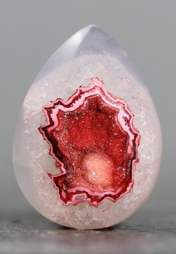 oh-snap-diggity:  spritedynamite:  legend-of-corgis:  ggeology:  Rose Quartz geode  no it’s totally a dragon egg  definitely a dragon egg  my dragon egg 