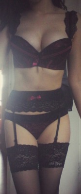 womenexcellence:  lilithaphrodite:  Trying on my granny underwear  Instagram @nekokurayami  This looks amazing you 👌