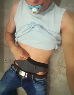 minimaxkiddo:  Here is a picture from yesterday, I was super wet. That’s what happens when you try to be a big boy. My bf @dexter-diaper put me in a diaper when he got home. 