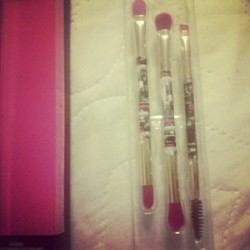 My dad rocks..new make-up brushes:-D