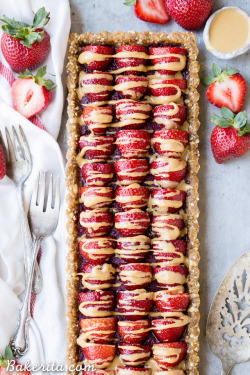 foodffs:  Skip the oven for this No Bake Peanut Butter &amp; Jelly Tart – it’s an easy and refreshing dessert made with just seven ingredients! It has a peanut date crust filled with berry chia jam. This rich and fruity tart is gluten-free, grain-free,