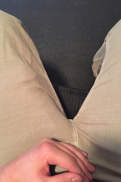 befan:  Do you think ppl at work can see this bulge - 25% semi hard? kik JohnnyM89Getting hard for no reason right now :/