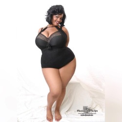 Repost from @lisha_raye using @RepostRegramApp - #happyhumpday #curvywomen #curves #thickgirl #bbw #fullfigure #elomi #elomibras @elomilingerie love this bra thank you ☺️ #photography @photosbyphelps #wcw 💕😍😘☺️😌 #photosbyphelps #fashion