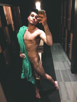 chill-itscool:  Yoga locker room selfie. Do you like my bevel?