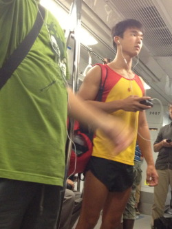 jgvansg:  who can tell me who is this HC boy? why did he wear so skimpy on the train?  nice thighs&hellip;