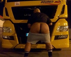 jimbibearfan:  Trucker ass