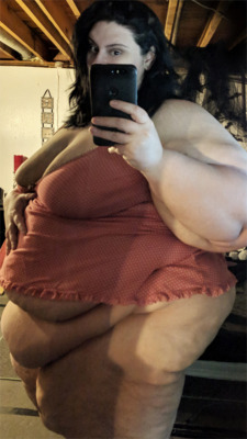 xutjja:  Do supersized women make you rock hard? If so, check out my paysite Shameless Gluttony.  You can also follow me on Twitter, Instagram, Feabie, and Fantasy Feeder.