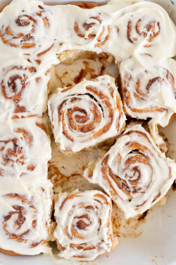 sweetoothgirl:    rhubarb sticky buns with vanilla bean mascarpone frosting